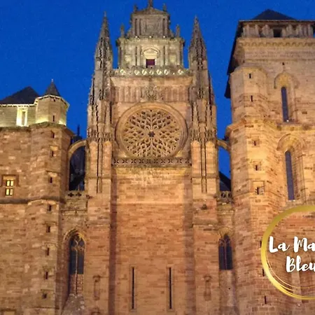 La Maison Bleue, Un Emplacement De Choix A Apartman