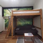 La Maison Bleue, Un Emplacement De Choix A