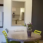 La Maison Bleue, Un Emplacement De Choix A *