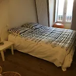 La Maison Bleue, Un Emplacement De Choix A