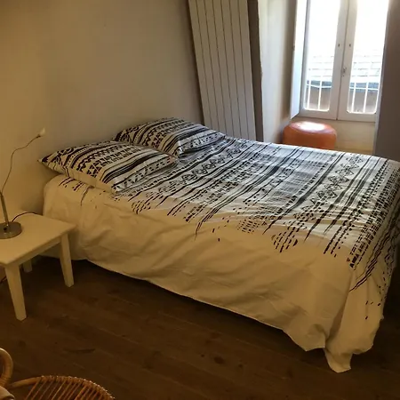 La Maison Bleue, Un Emplacement De Choix A